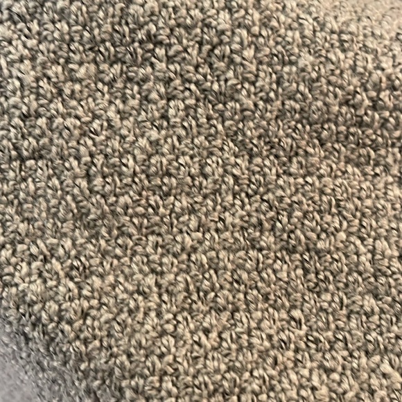 Very comfy gray Pink Clover sweater - Picture 4 of 4